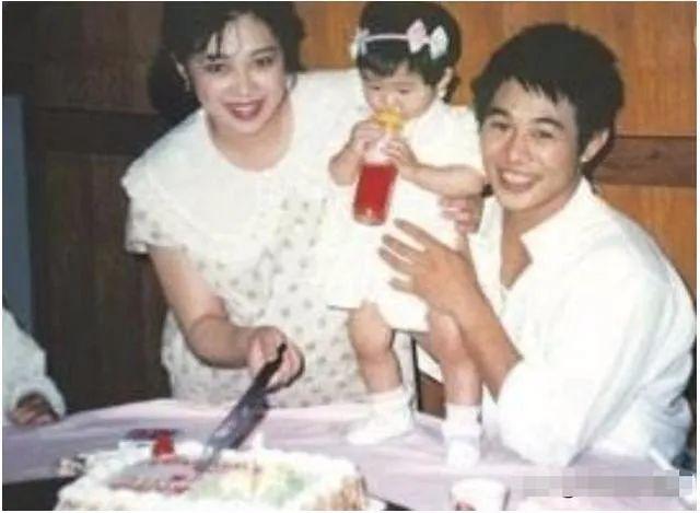 从李连杰的自述中，我发现：李连杰从来没有爱过黄秋燕