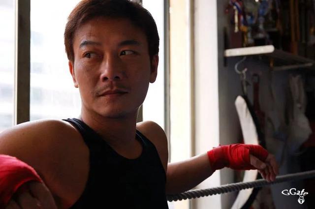 离开李连杰的钱小豪，终走向没落，人生重大转折点上，他犯了一错