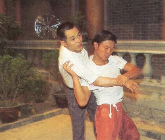 离开李连杰的钱小豪，终走向没落，人生重大转折点上，他犯了一错