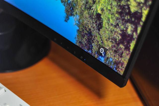 1800R的圆弧曲面屏,带来太空舱的视觉感受,关键是还便宜