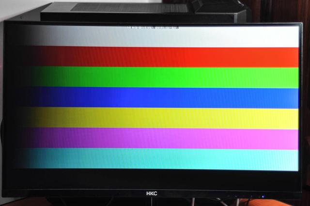 1800R的圆弧曲面屏,带来太空舱的视觉感受,关键是还便宜