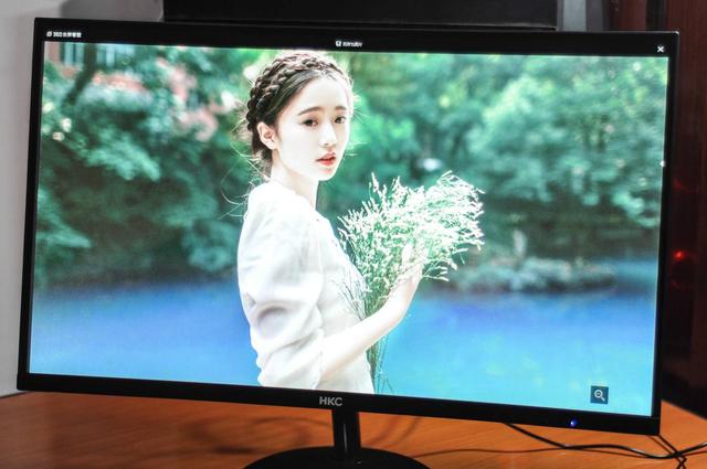 1800R的圆弧曲面屏,带来太空舱的视觉感受,关键是还便宜