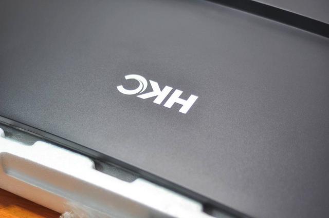 1800R的圆弧曲面屏,带来太空舱的视觉感受,关键是还便宜