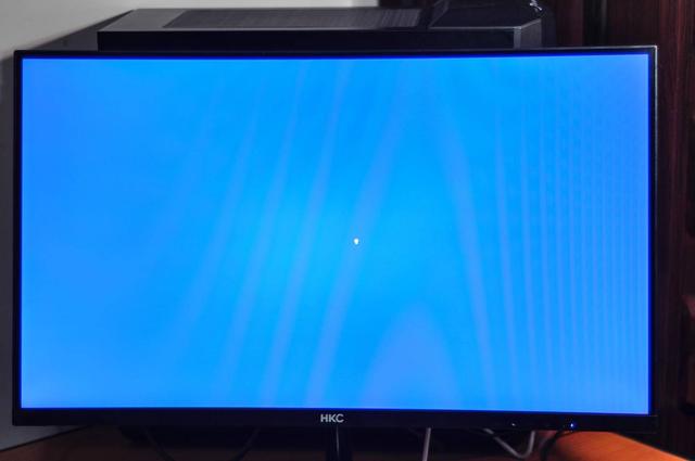 1800R的圆弧曲面屏,带来太空舱的视觉感受,关键是还便宜