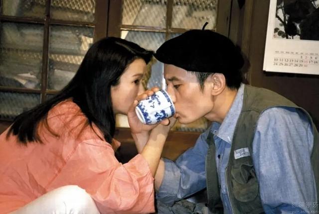 1996年，王朔与冯小刚联手拍了一片，拍出后被禁映8年