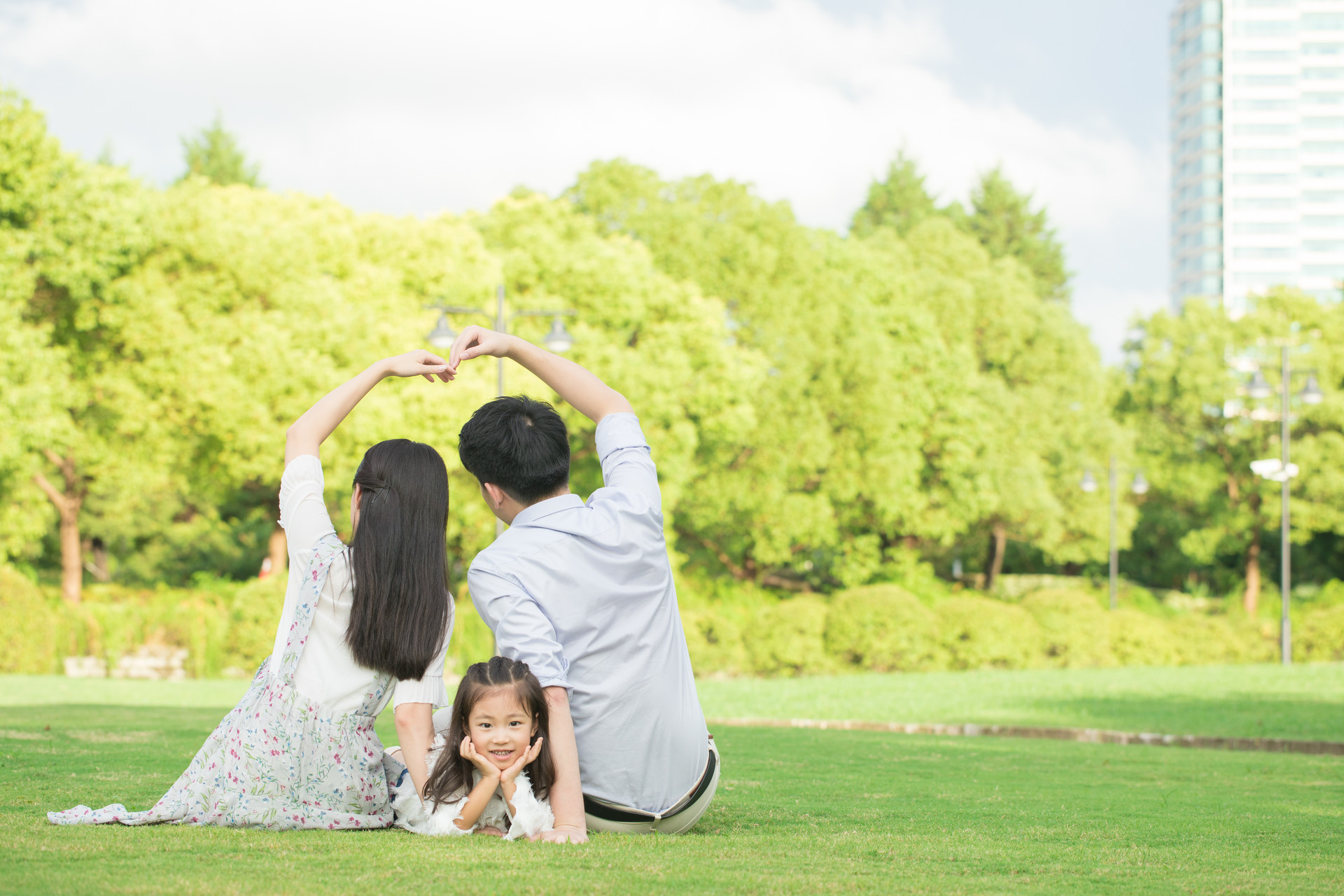 摄图网_501061369_banner_一家三口幸福背影(企业商用).jpg