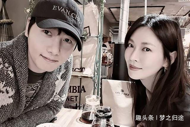 每天约会15个小时，8个月穿同样的衣服决定结婚的韩国明星夫妻？
