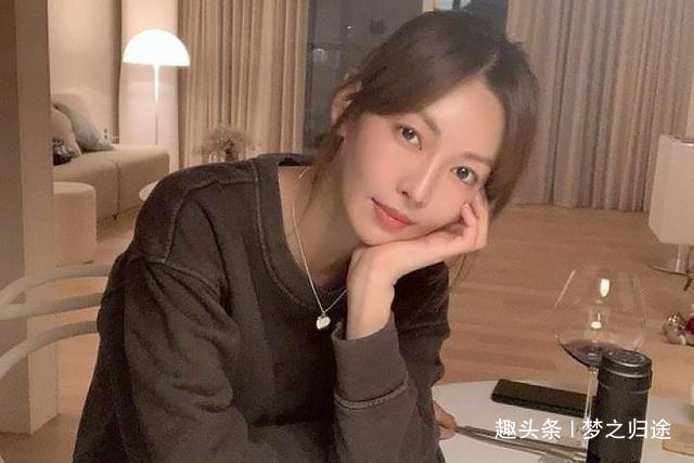 每天约会15个小时，8个月穿同样的衣服决定结婚的韩国明星夫妻？
