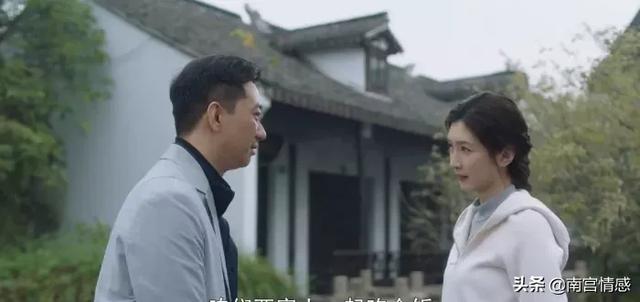《三十而已》漫妮遇贵人，比梁正贤更有钱，王自健并不是最终归宿