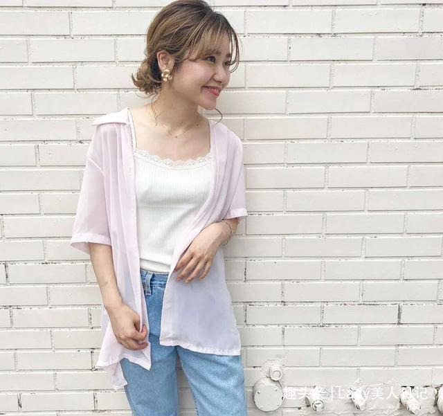 为什么日本女人都喜欢穿“透视衬衫”？夏末早秋的时髦，全靠它撑