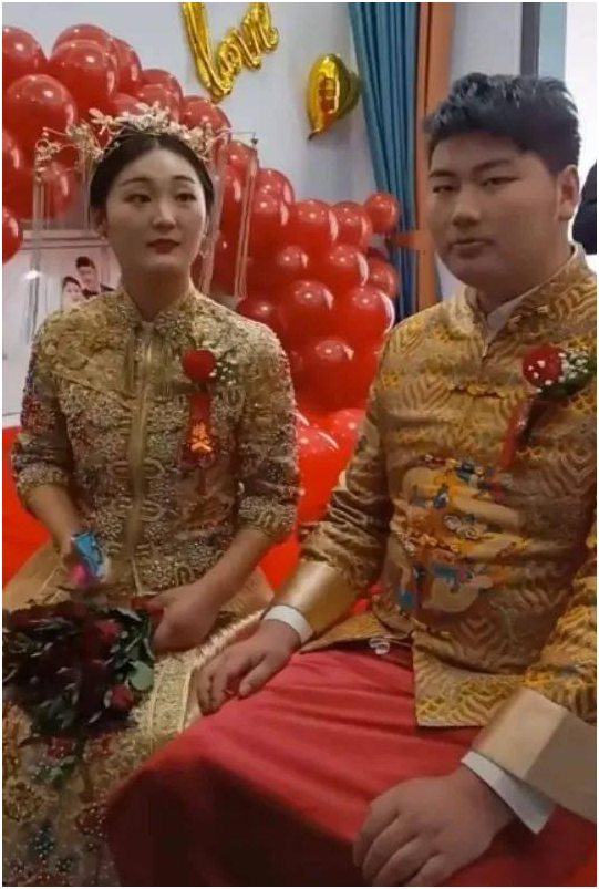 大衣哥儿子结婚,大衣哥儿媳正面照曝光,大衣哥一家六口全家福
