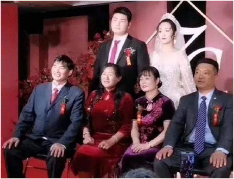 大衣哥儿子结婚,大衣哥儿媳正面照曝光,大衣哥一家六口全家福