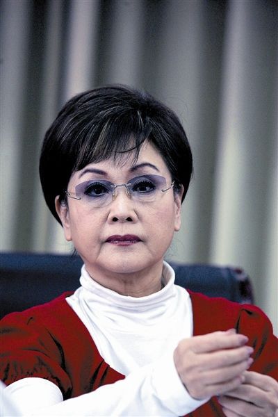 李谷一丈夫去世，两人恩爱43年成悲剧，为女儿取名饱含深意