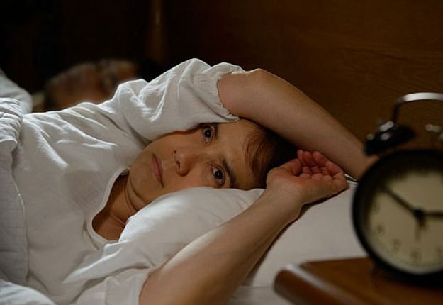 更年期失眠“祸首”找到了，提醒：3种方法早学会，入睡快睡眠香