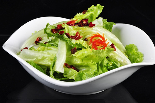 减肥美食五:炝生菜生菜是冬季的一种蔬菜,也是减肥朋友们的最爱.