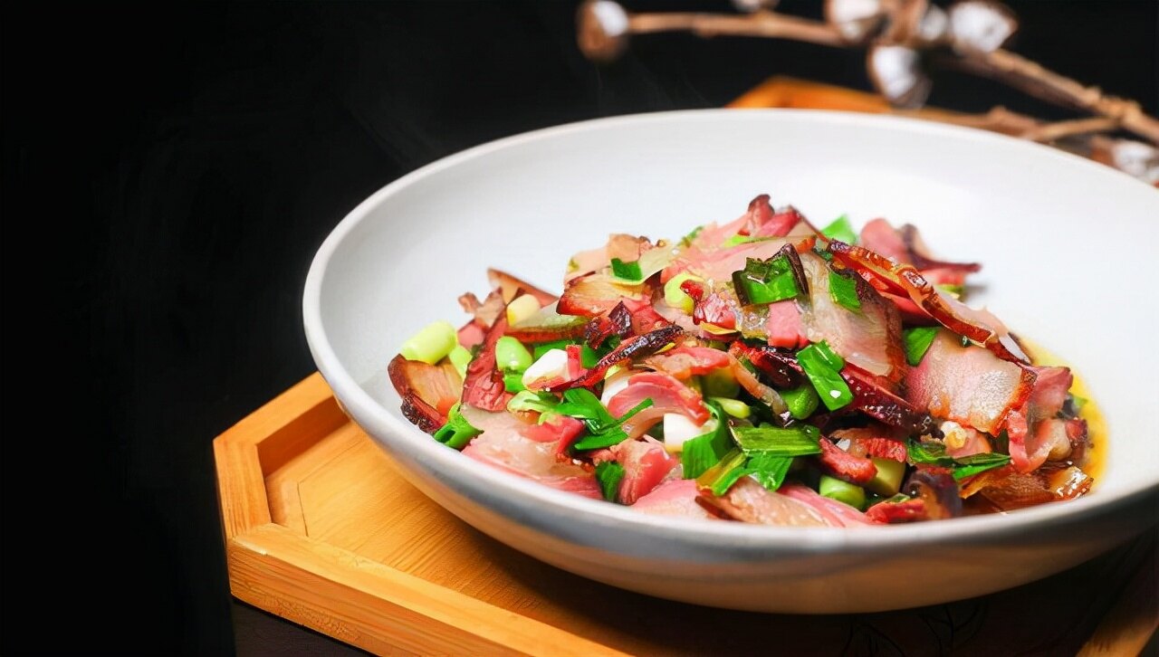 燕麦是骨质疏松的“发物”？提醒：若想养骨，2种食物尽量要少吃