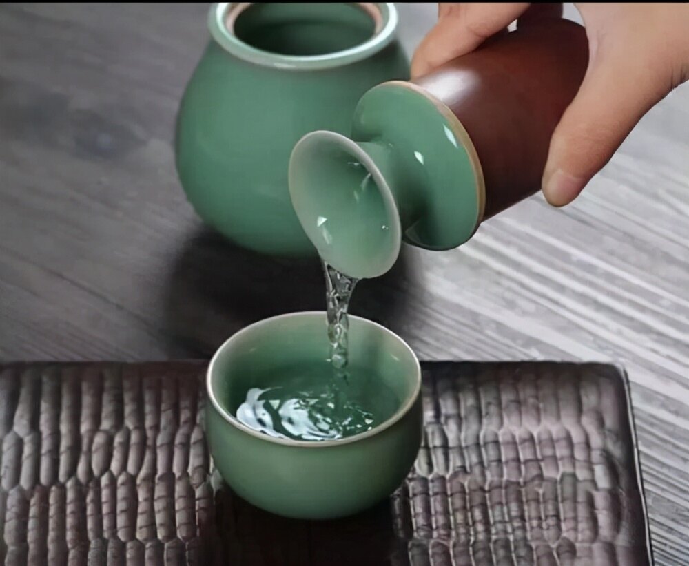 每天喝少量白酒，一年后身体会发生哪些变化？6个好处或不请自来