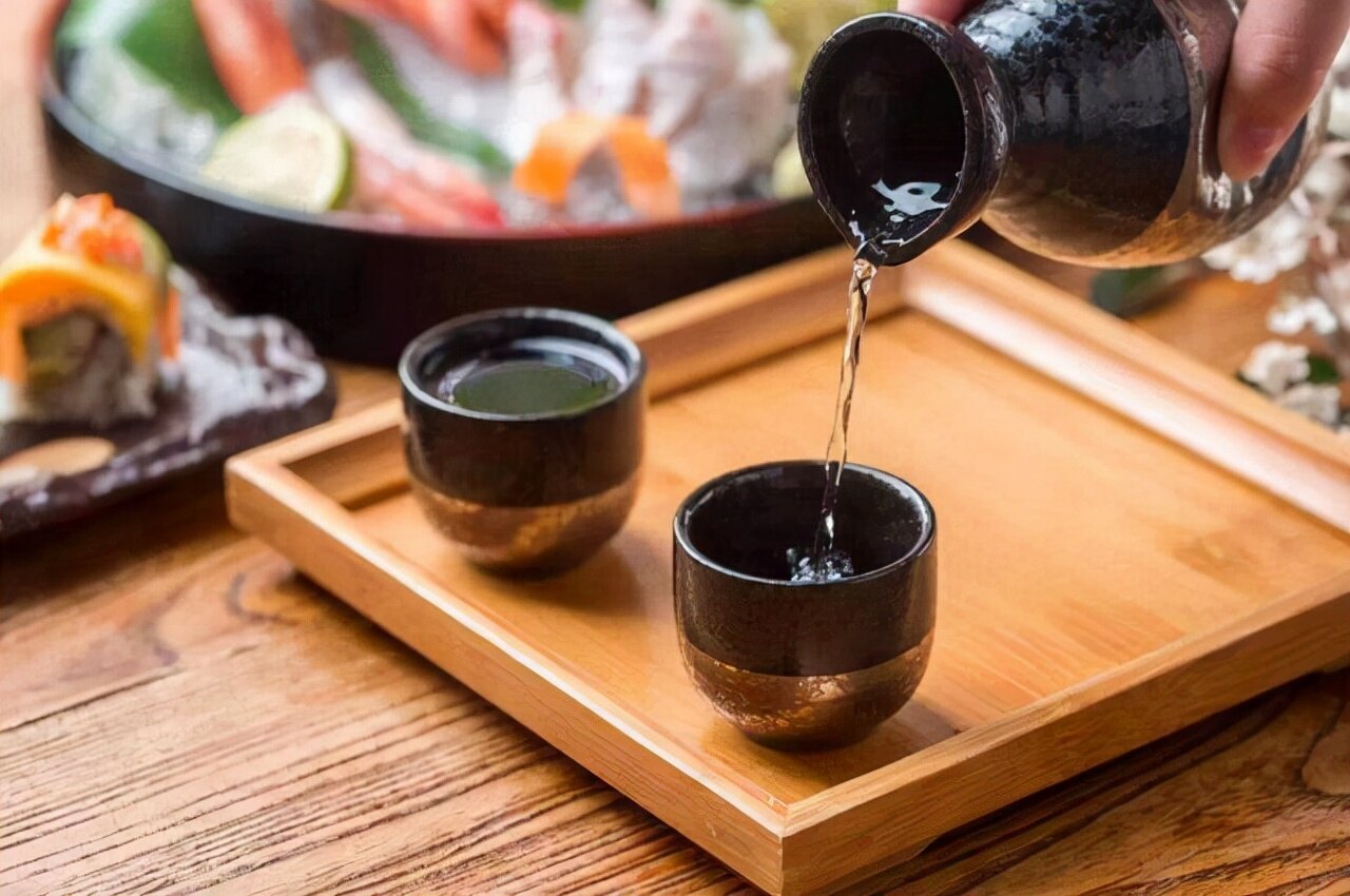 每天喝少量白酒，一年后身体会发生哪些变化？6个好处或不请自来