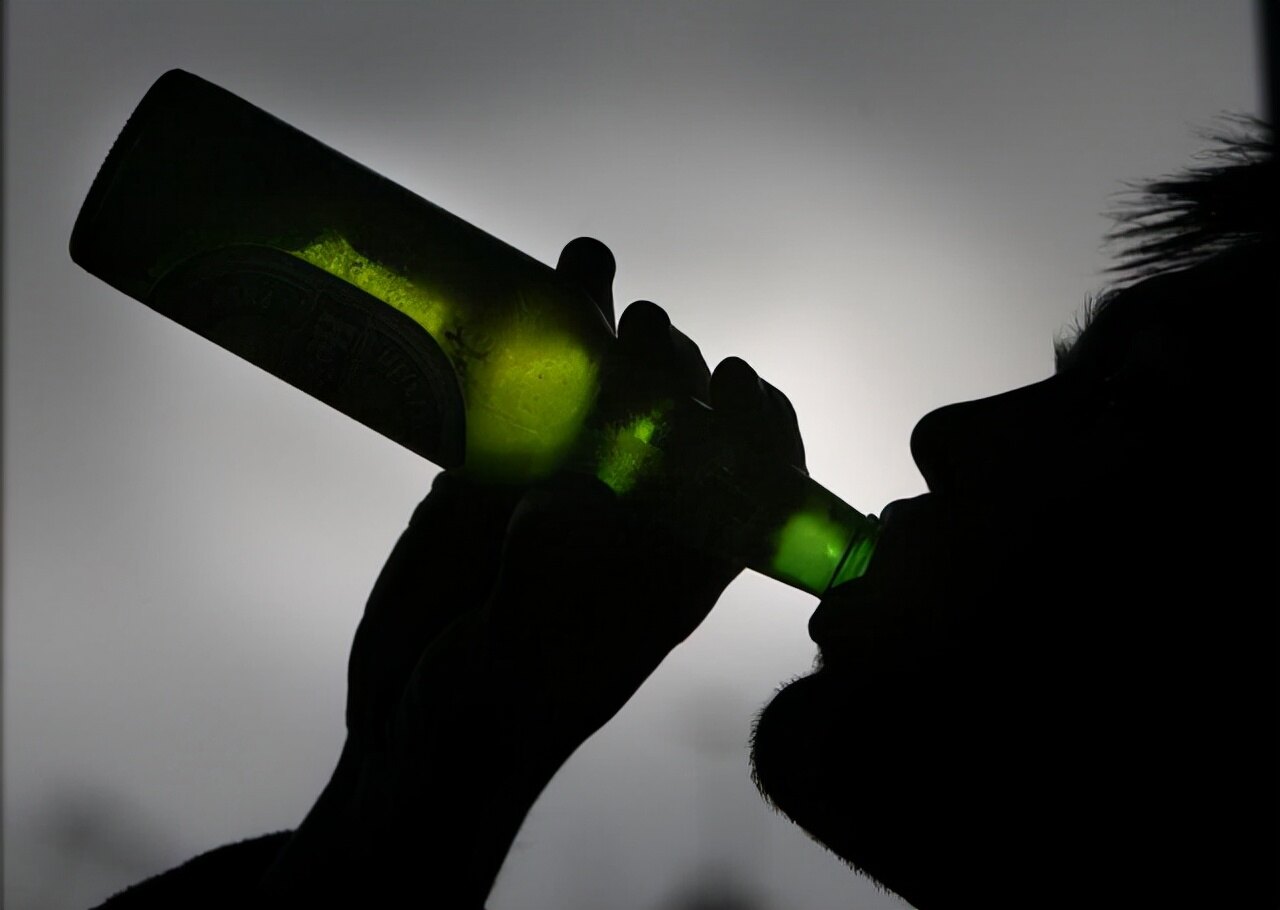 每天喝少量白酒，一年后身体会发生哪些变化？6个好处或不请自来