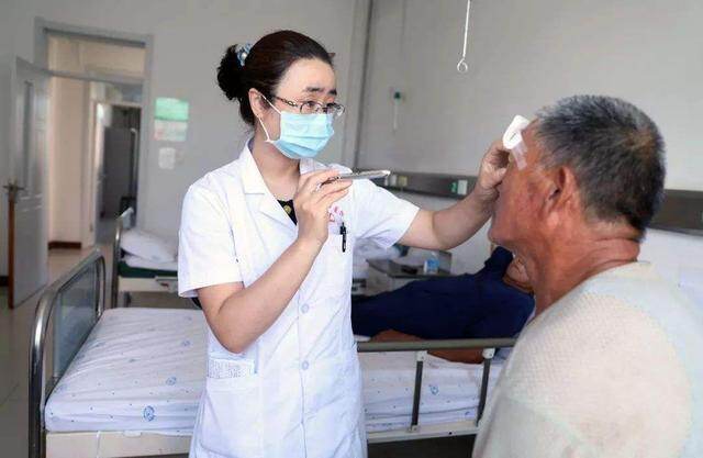 每天喝少量白酒，一年后身体会发生哪些变化？6个好处或不请自来
