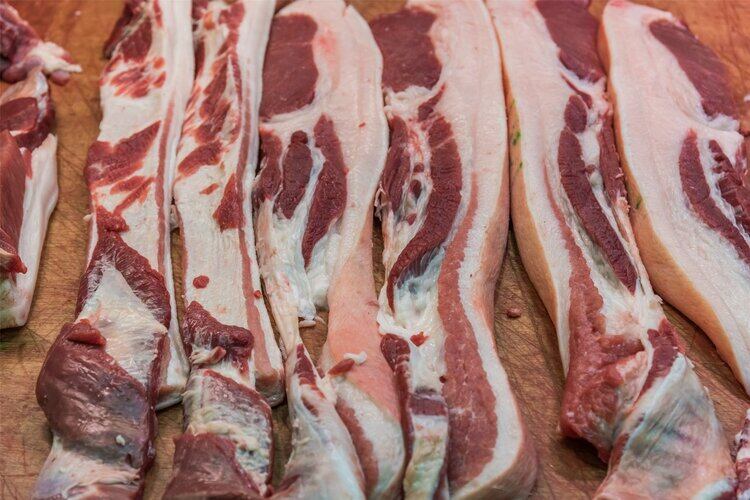 猪肉含有大量激素，吃多了对身体有害还会致癌？将大实话告诉你