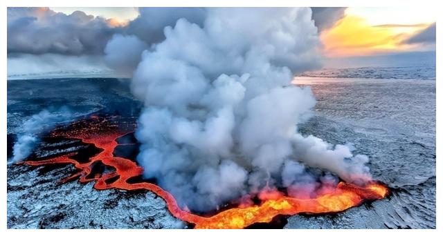 日本活火山樱岛剧烈喷发 烟尘冲4千公尺警戒3级禁入山