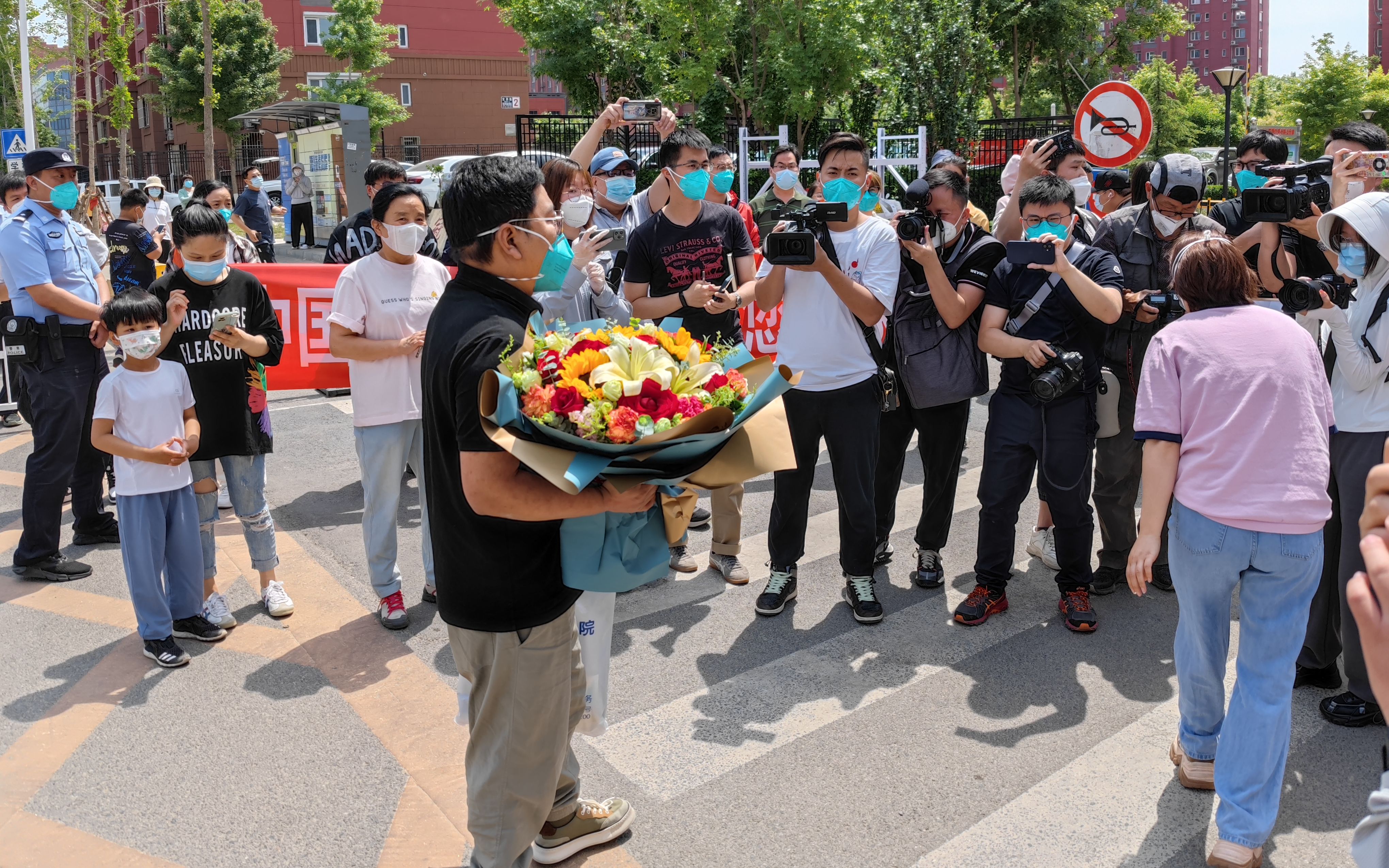 “中国好邻居”今日回家：记住这段抗疫过程就行 不必记住我是谁8227 作者:北京南大门 帖子ID:81489 中国,好邻居,今日,回家,记住