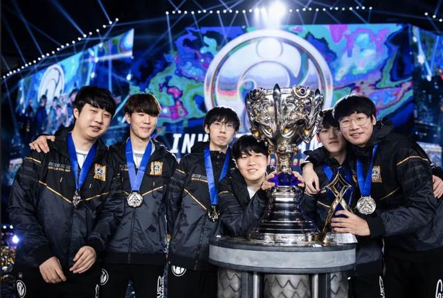 ig全员将参加《鲁豫有约》,鲁豫:你玩电脑你爸打过你吗?