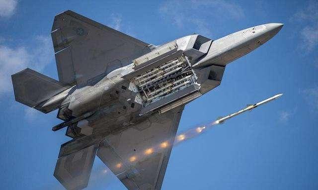 100千瓦激光直接烧穿导弹引导头,空空导弹成为历史也就这十来年