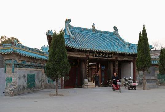 地址:焦作市博爱县城西关东西大街村正中路北 西关清真寺,又名凤凰寺