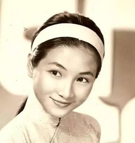 73岁郑佩佩年轻时长啥样?颜值不输林青霞,网友:最美武打皇