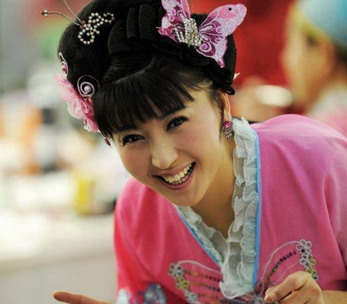 她是国家一级演员,亲手拔掉爸爸的呼吸器,连赵本山都烦她-上善若水利