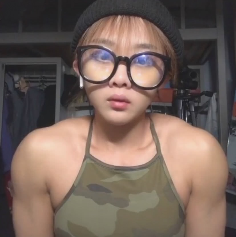 东北姑娘健身3年练成"肌肉小哪吒",网友表示:金刚芭比