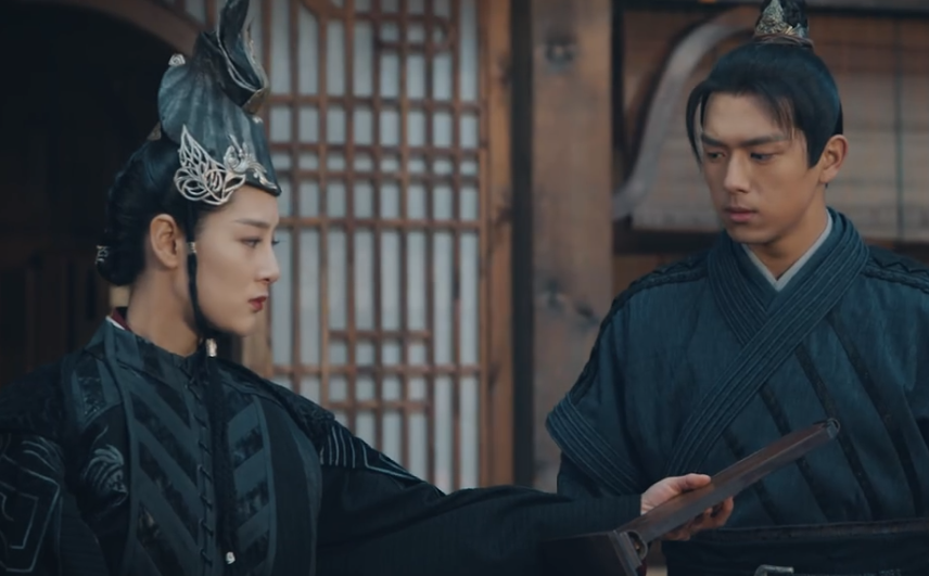 其实分析《剑王朝》夜司首的性格特征很简单,她明面上奉诏回京属于蘅