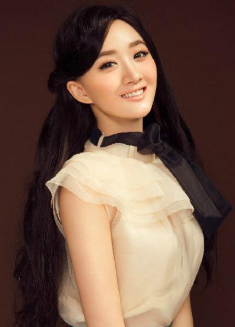 第一位:张冉怡,出生于河北省石家庄市.