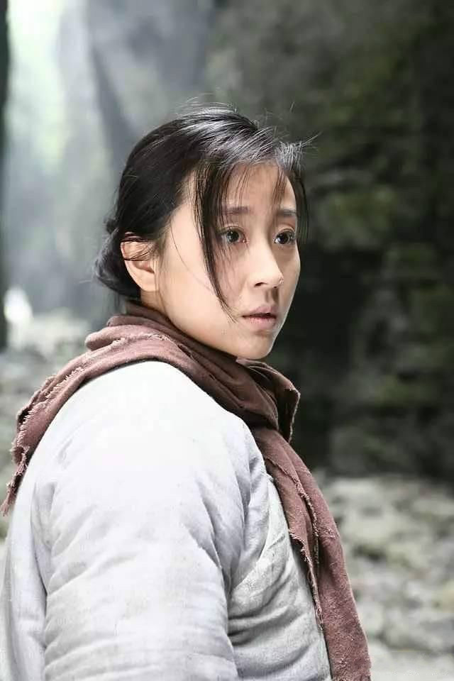 40岁苗圃嫁大21岁百亿富翁,生有一对龙凤胎,一家四口超级幸福!