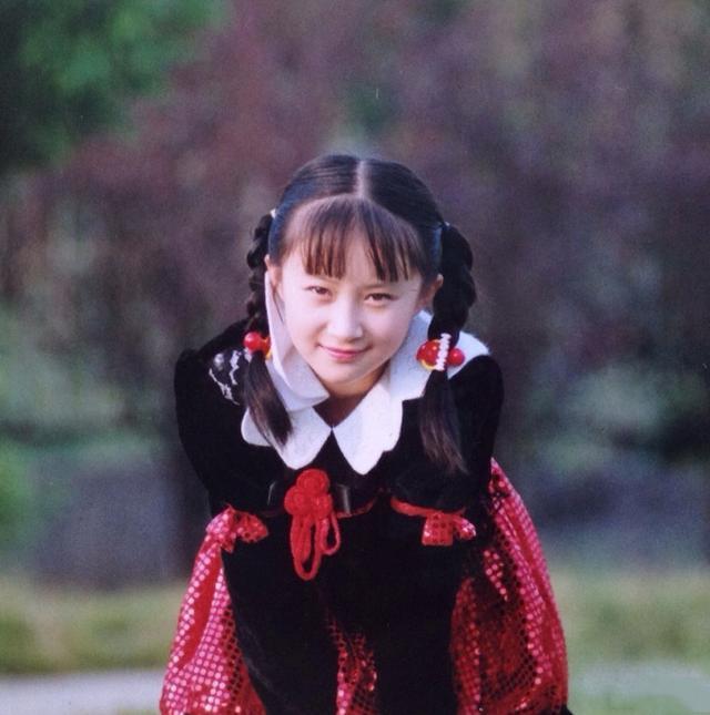 童星出道,15岁演96岁的角色,如今32岁宛如少女