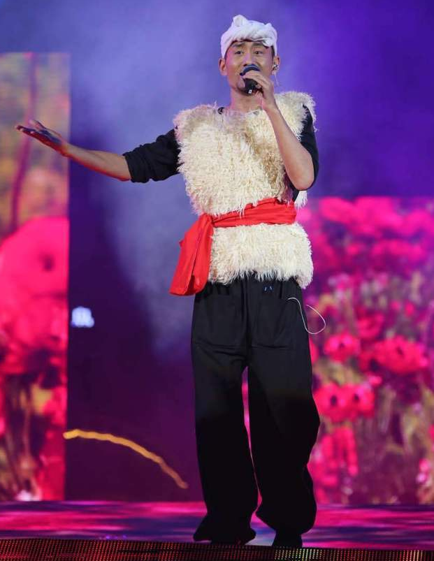 在《星光大道》走出的农民歌手,他竟神奇"去世"!