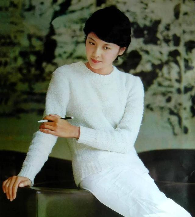 67岁"女儿国国王"朱琳,年轻时美貌不输林青霞,如今家庭幸福