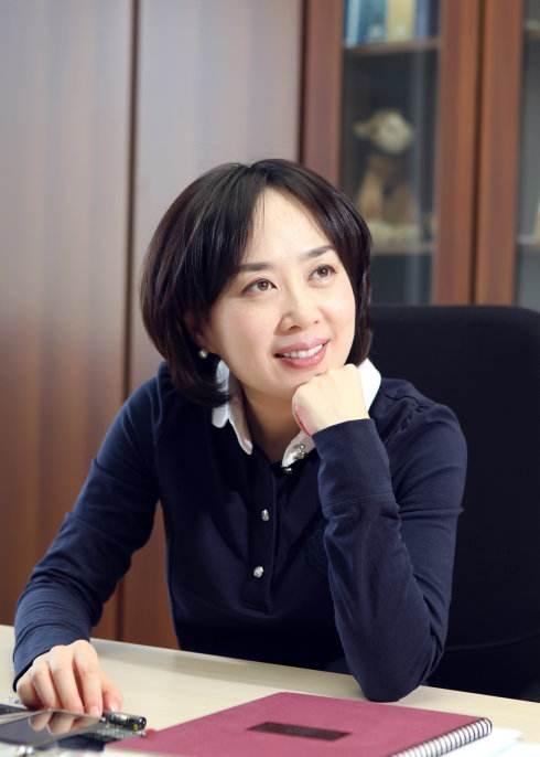 清华两大美女富豪, 一个年赚60亿, 一个23岁身价260亿