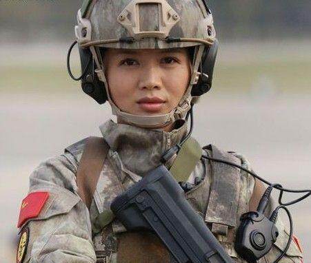 在军旅剧主流的时代,夫妻二人又先后合作了《特种兵之火凤凰》,《与狼