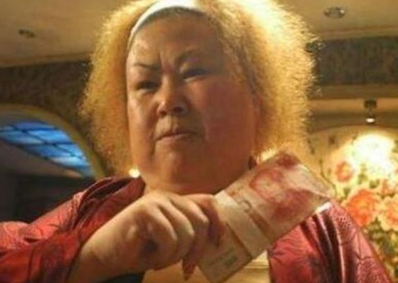 她又胖又丑,但张艺谋却看中她,被初恋骗财后如今还是单身!-苏芝讲娱乐