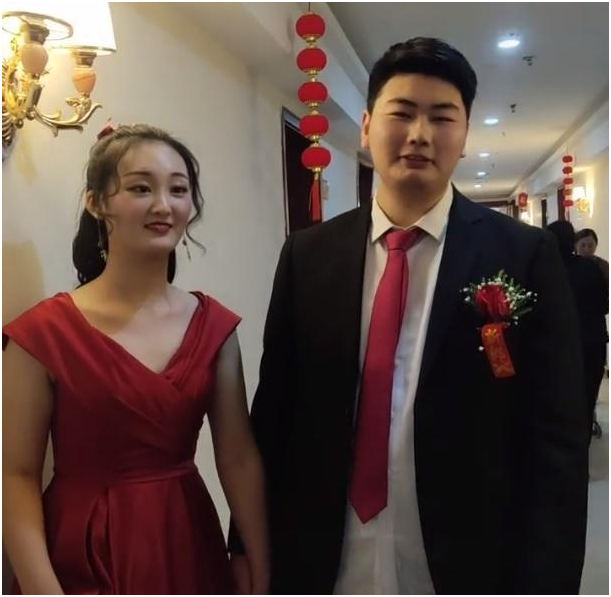 大衣哥儿子结婚,大衣哥儿媳正面照曝光,大衣哥一家六口全家福