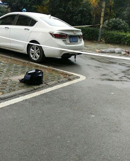 痛心!合肥20岁小伙赤脚坠亡