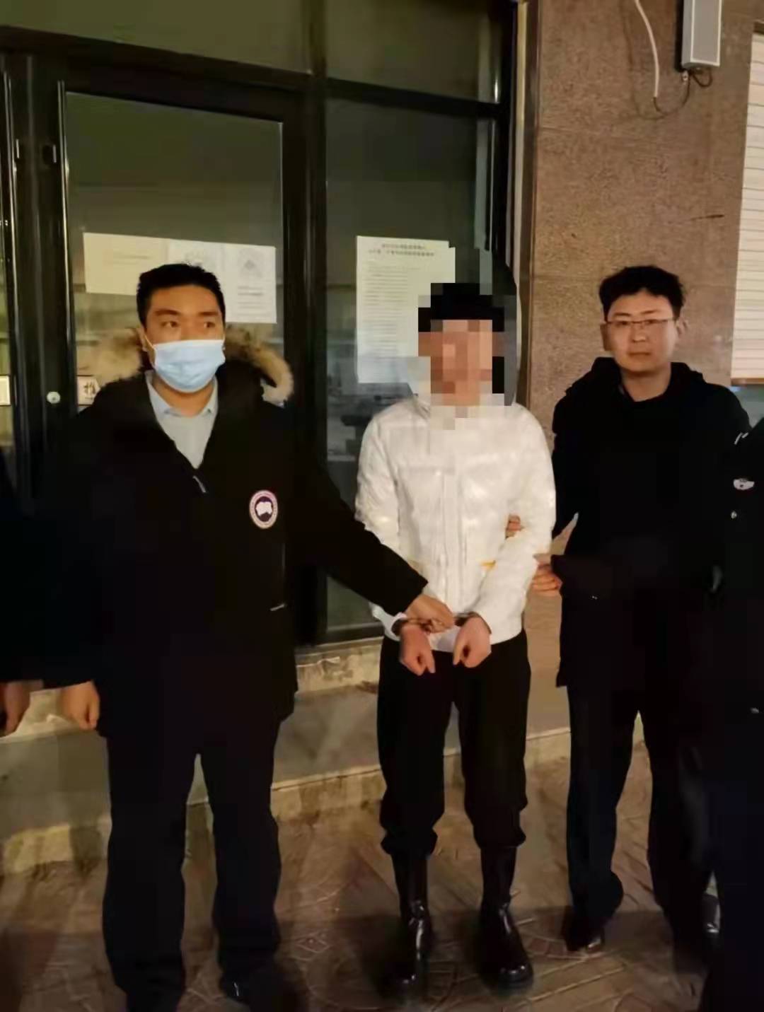平山警方奔赴多地抓获14名逃犯 燕赵都市报