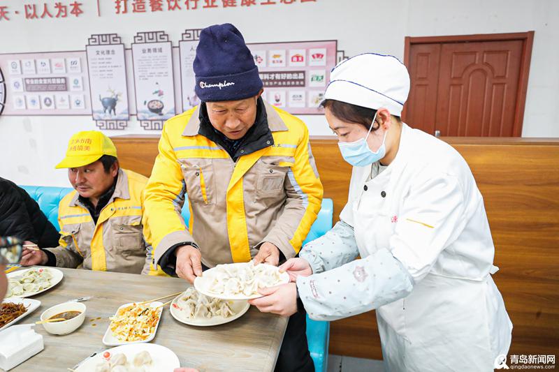 小年慰问暖人心 市南区为一线城市美容师送上小年饺子 身边24小时